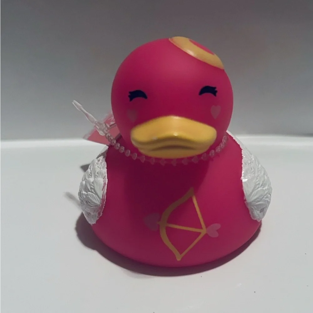 NEW!! Bullseye Playground Valentine’s Day Rubber Duck Set (Includes 5 Ducks)-NWT